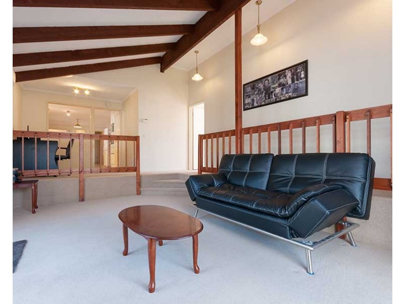 4 Grinstead Court, Craigieburn VIC 3064