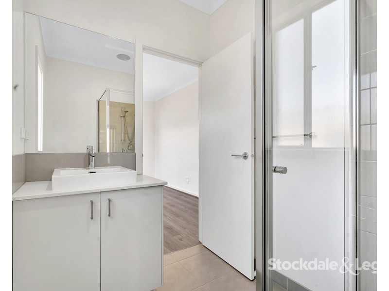 63 Hollywood Drive, Roxburgh Park VIC 3064