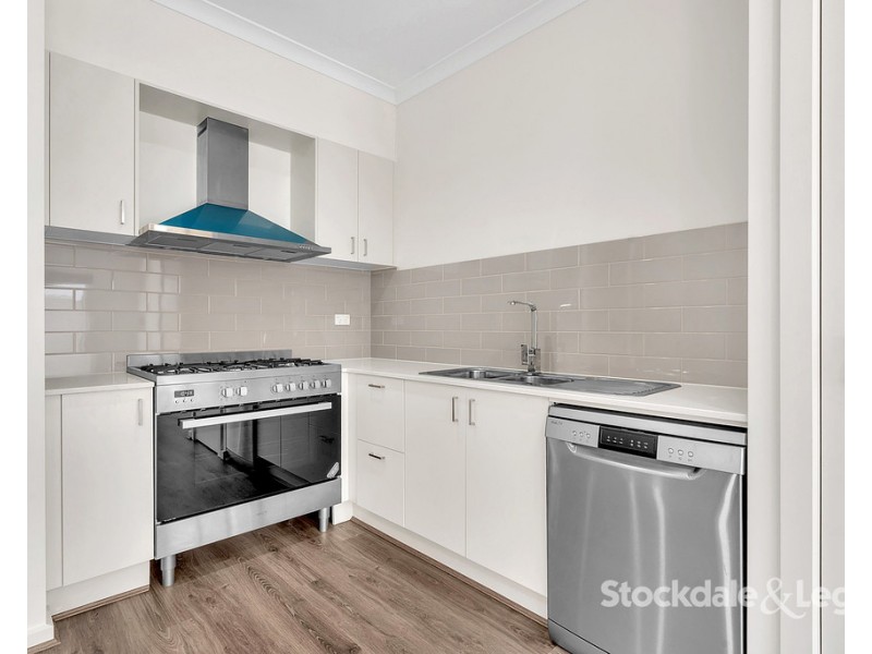 63 Hollywood Drive, Roxburgh Park VIC 3064