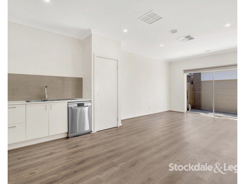 63 Hollywood Drive, Roxburgh Park VIC 3064