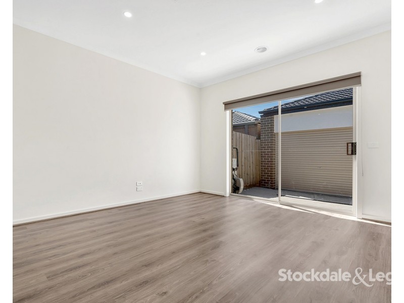 63 Hollywood Drive, Roxburgh Park VIC 3064