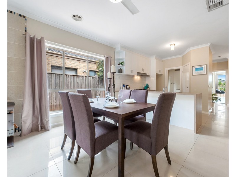 16 Glengarry Place, Craigieburn VIC 3064