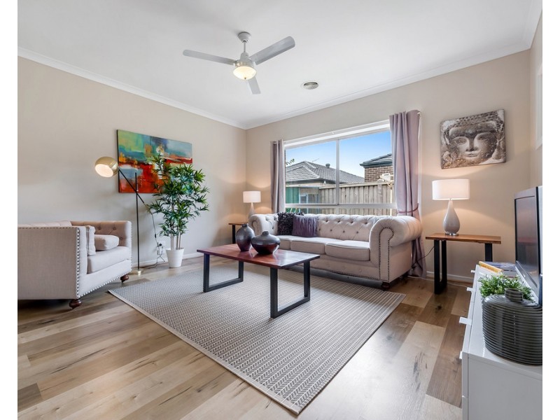 16 Glengarry Place, Craigieburn VIC 3064