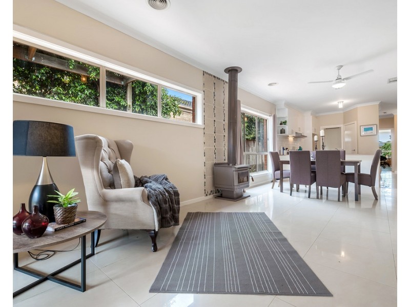 16 Glengarry Place, Craigieburn VIC 3064