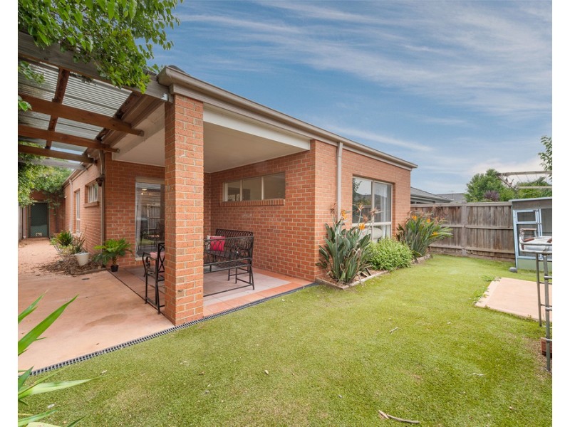16 Glengarry Place, Craigieburn VIC 3064