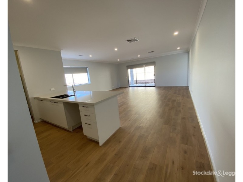 34 Maiden Drive, Sunbury VIC 3429