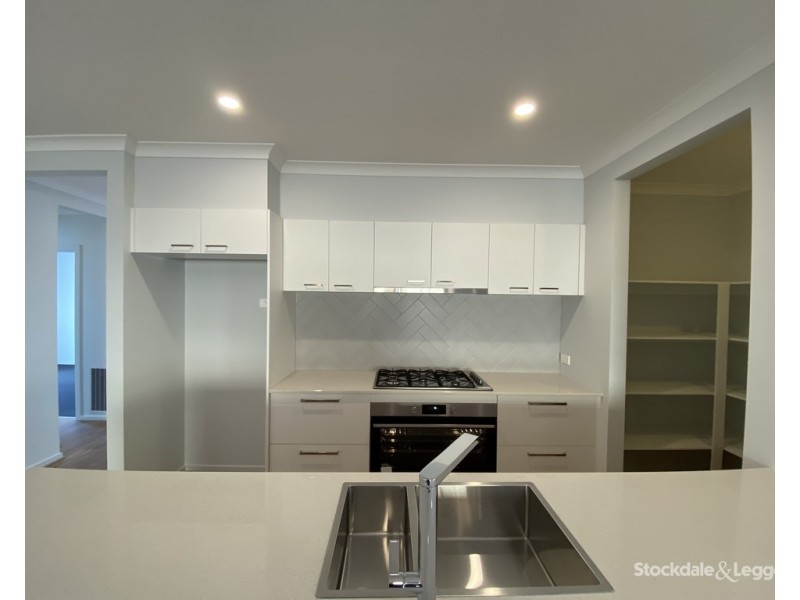 34 Maiden Drive, Sunbury VIC 3429