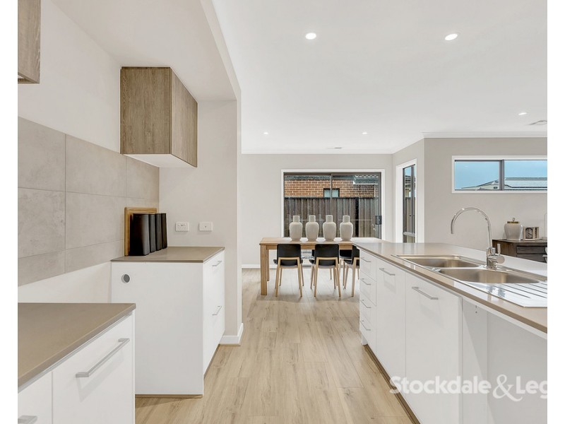 17 Scolopia Street, Craigieburn VIC 3064