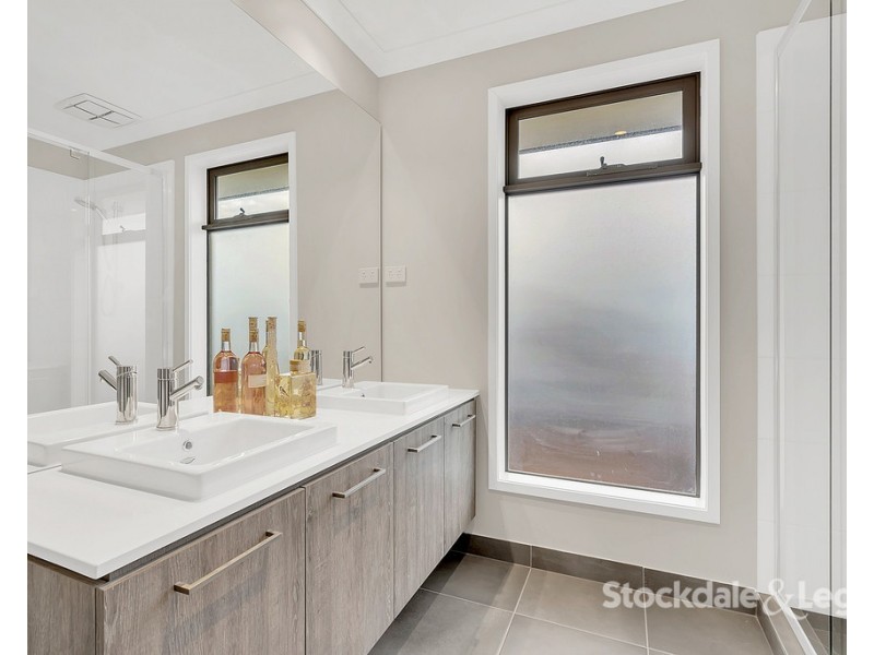 17 Scolopia Street, Craigieburn VIC 3064