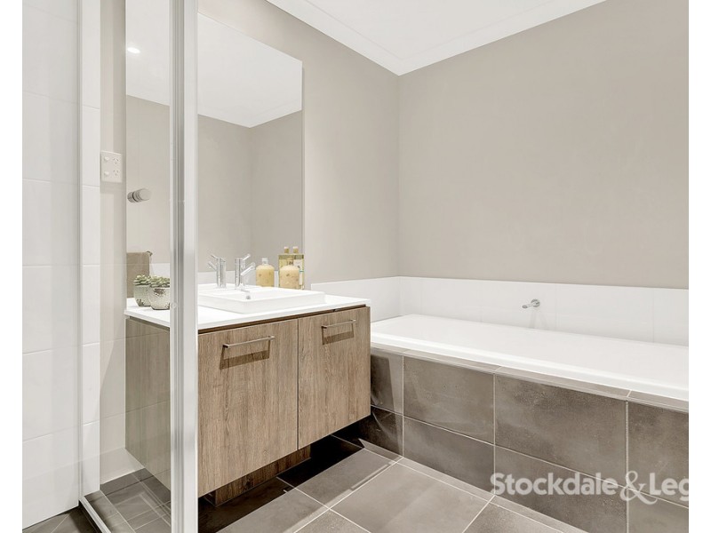 17 Scolopia Street, Craigieburn VIC 3064