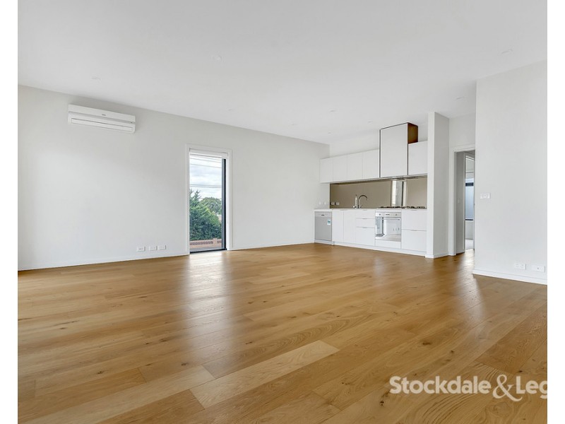 2 Poble Walk, Avondale Heights VIC 3034