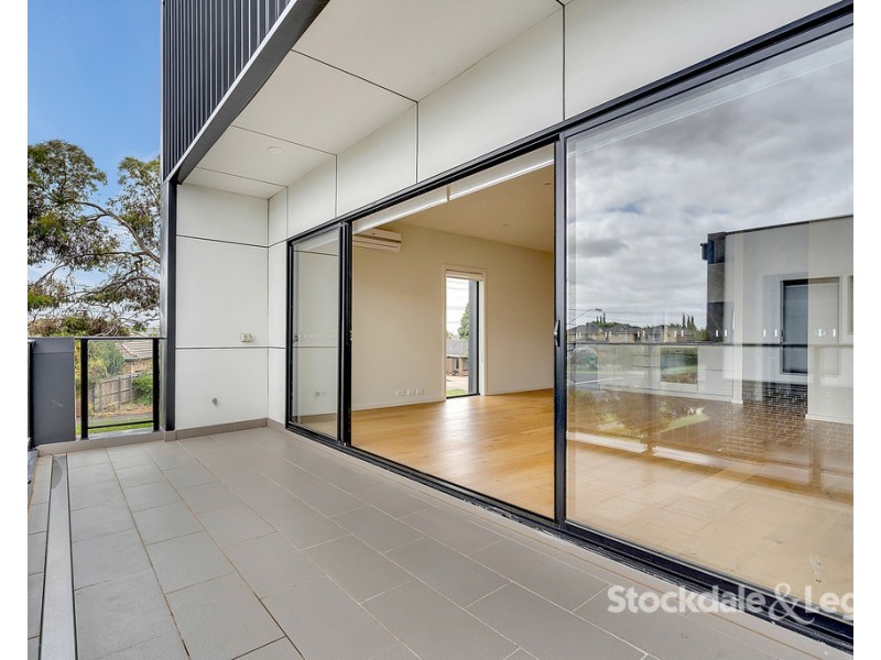 2 Poble Walk, Avondale Heights VIC 3034
