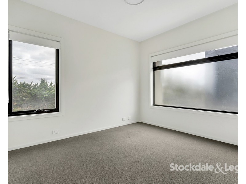 2 Poble Walk, Avondale Heights VIC 3034