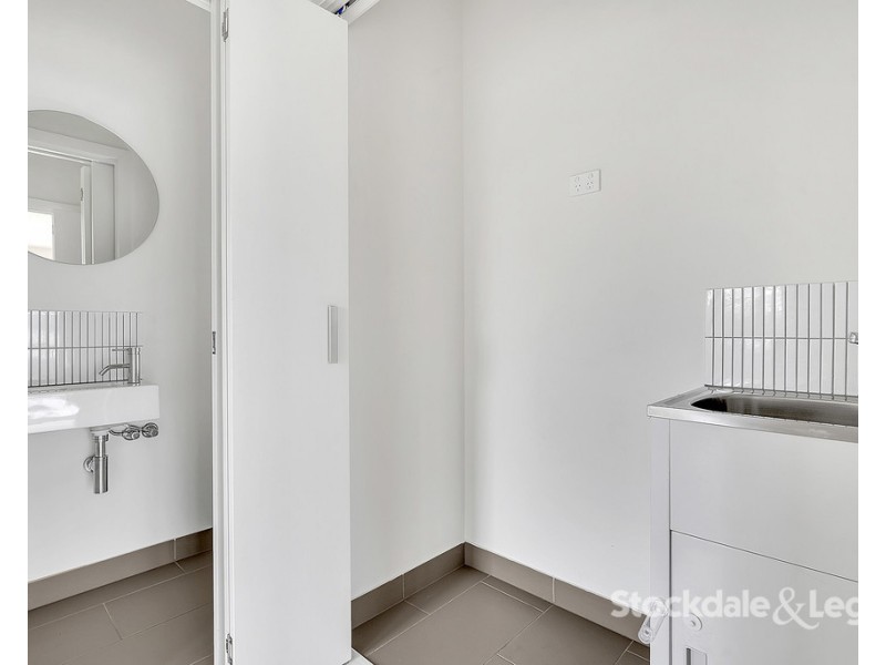 2 Poble Walk, Avondale Heights VIC 3034