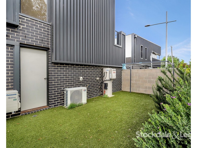 2 Poble Walk, Avondale Heights VIC 3034
