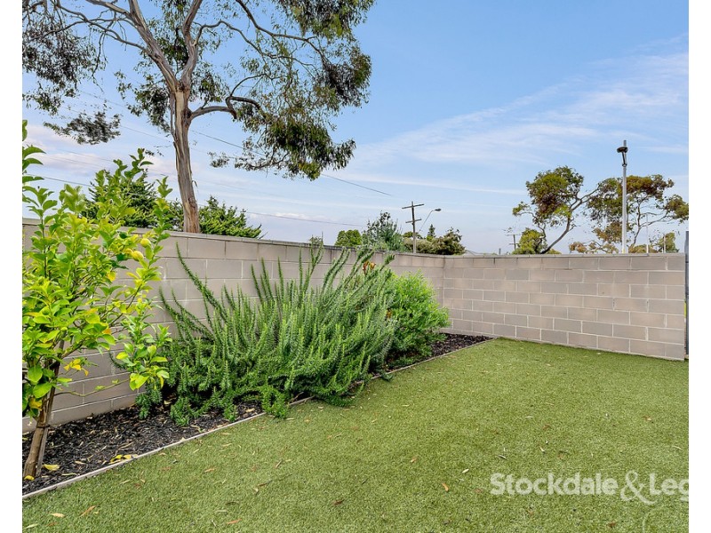 2 Poble Walk, Avondale Heights VIC 3034