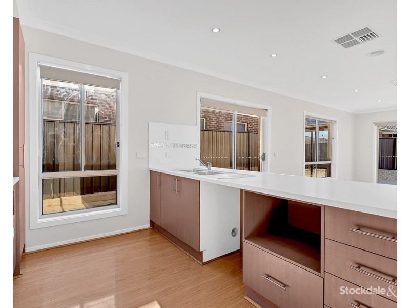 68 Huntington Drive, Craigieburn VIC 3064