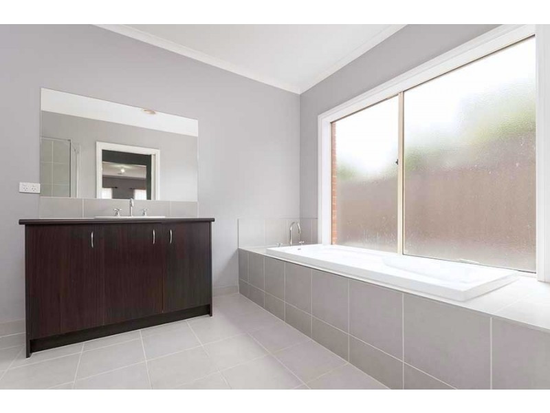 17 Princes Circuit, Craigieburn VIC 3064