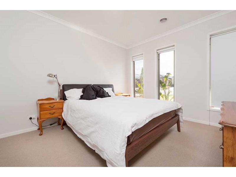 10 Honeydew Street, Mickleham VIC 3064