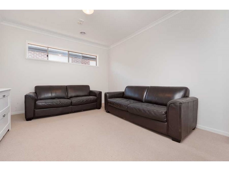 10 Honeydew Street, Mickleham VIC 3064