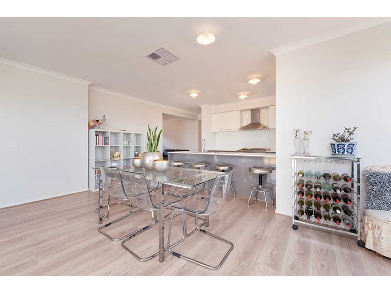 10 Honeydew Street, Mickleham VIC 3064