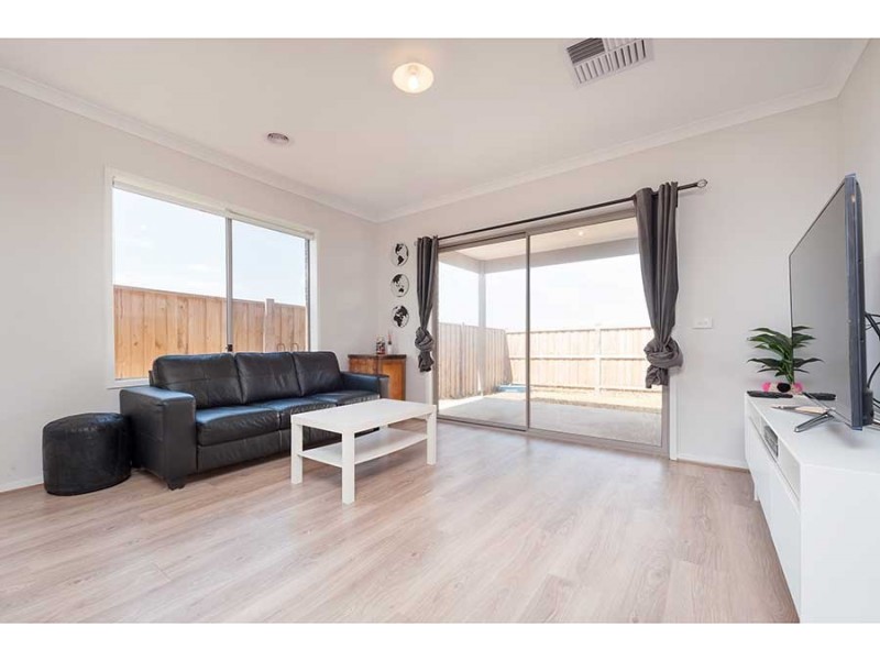 10 Honeydew Street, Mickleham VIC 3064