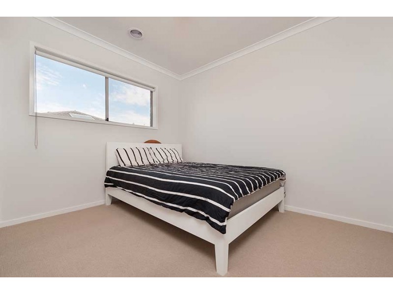 10 Honeydew Street, Mickleham VIC 3064