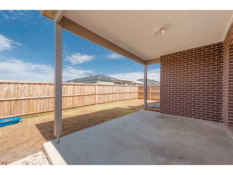 10 Honeydew Street, Mickleham VIC 3064