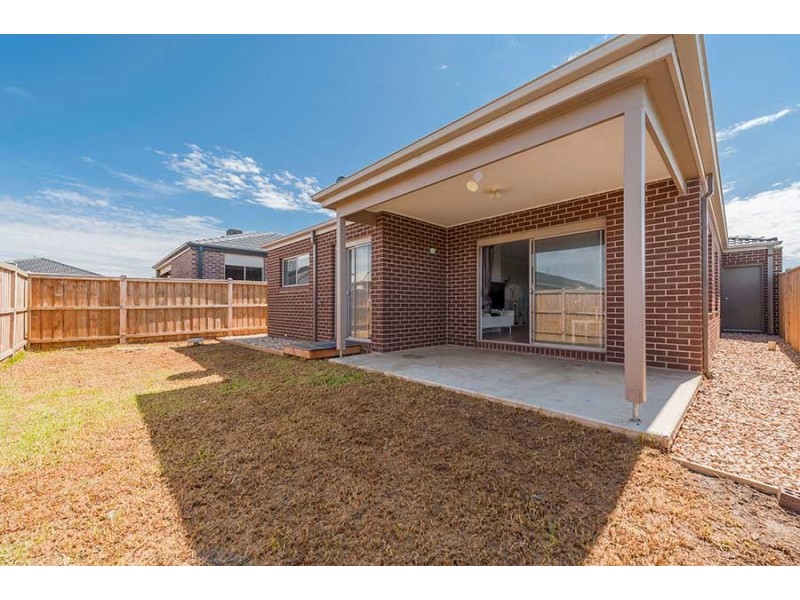 10 Honeydew Street, Mickleham VIC 3064