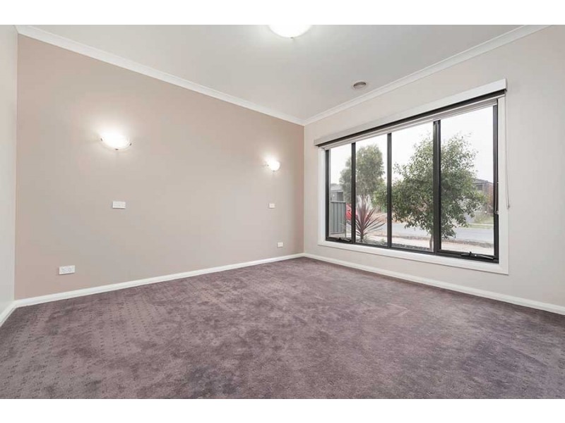 12 Viewside Cres, Craigieburn VIC 3064