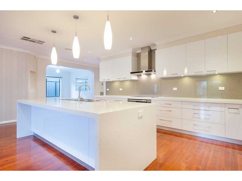 12 Viewside Cres, Craigieburn VIC 3064