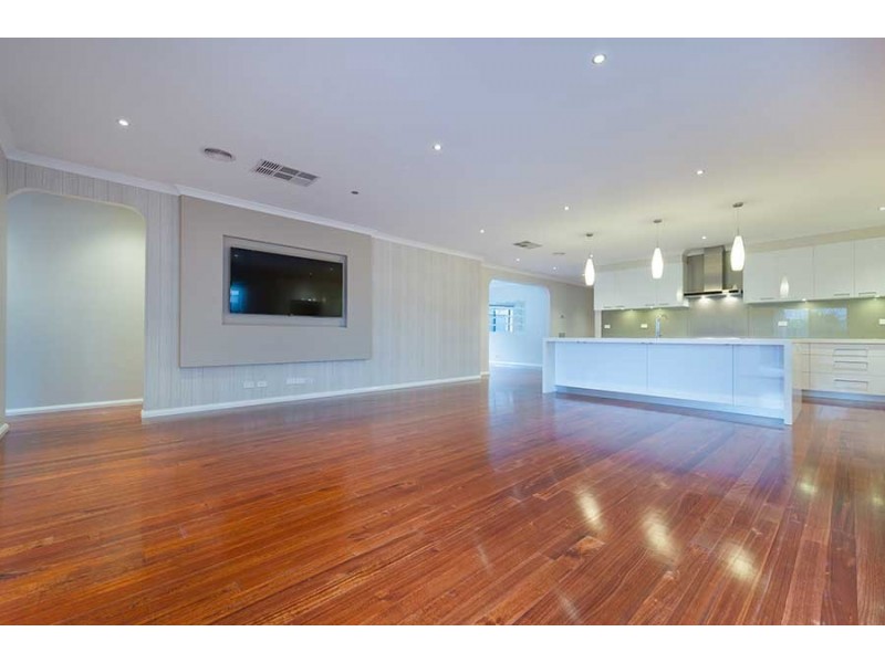 12 Viewside Cres, Craigieburn VIC 3064