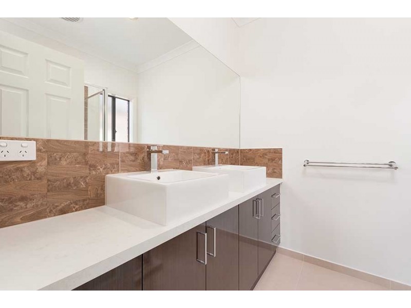 465 Grand Blvd, Craigieburn VIC 3064