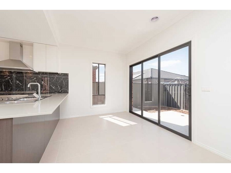 465 Grand Blvd, Craigieburn VIC 3064