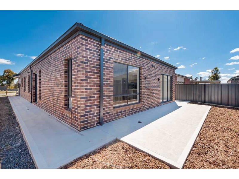 465 Grand Blvd, Craigieburn VIC 3064