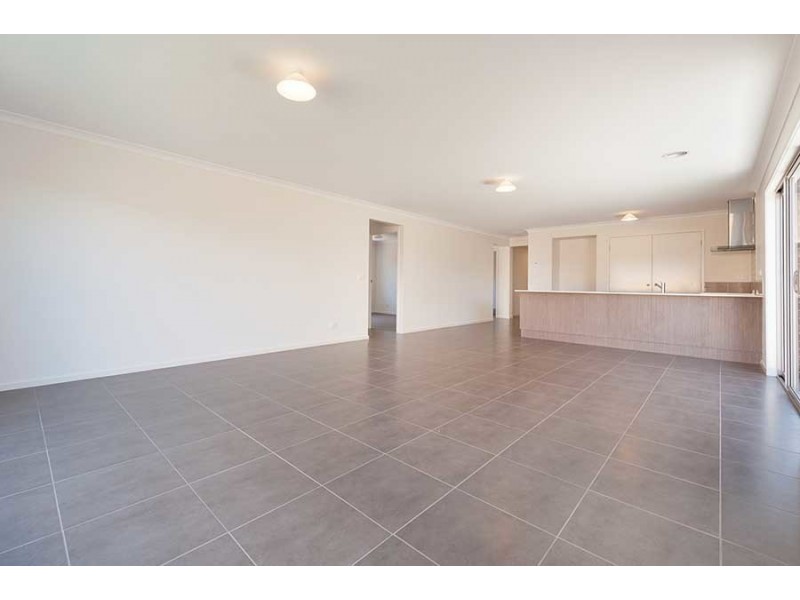 19 Revielle Way, Mickleham VIC 3064