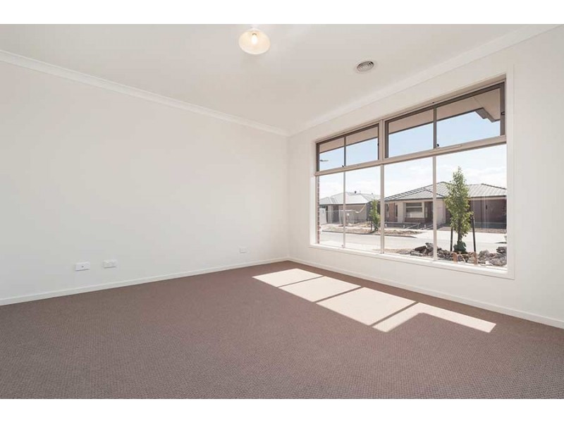 19 Revielle Way, Mickleham VIC 3064