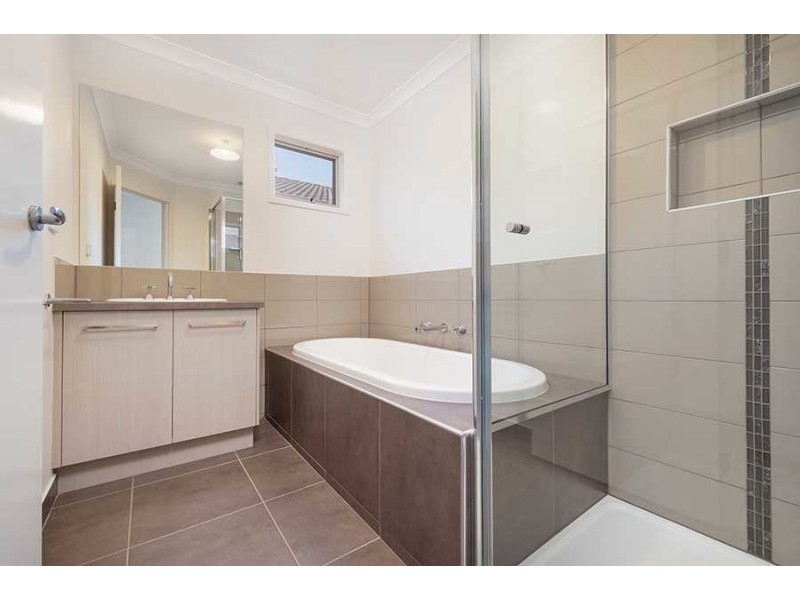 19 Revielle Way, Mickleham VIC 3064