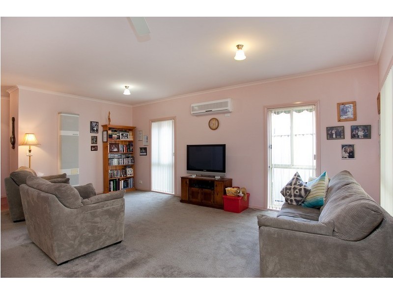 10 Castlebury Place, Craigieburn VIC 3064