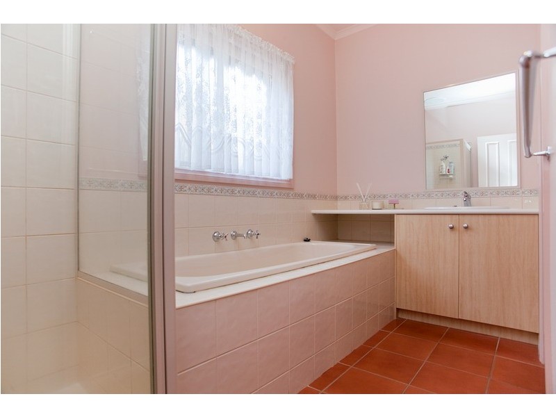 10 Castlebury Place, Craigieburn VIC 3064