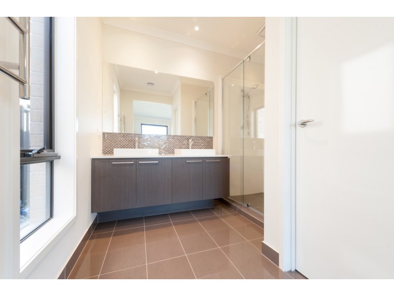 7 Scoria Circuit, Craigieburn VIC 3064