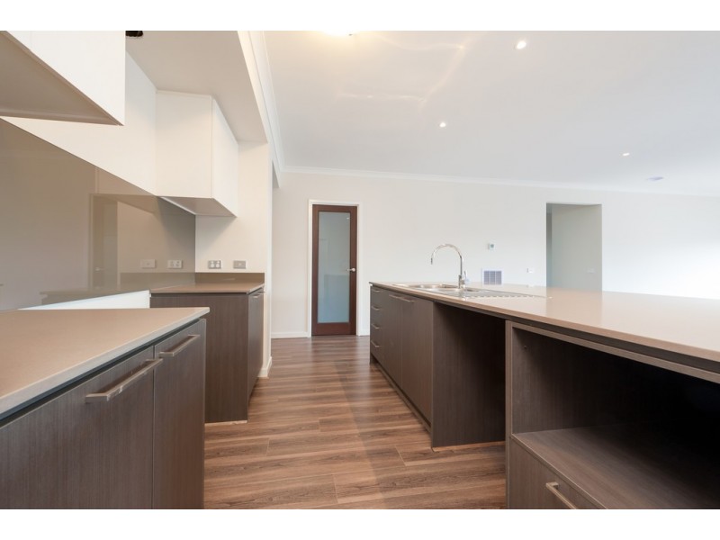 7 Scoria Circuit, Craigieburn VIC 3064