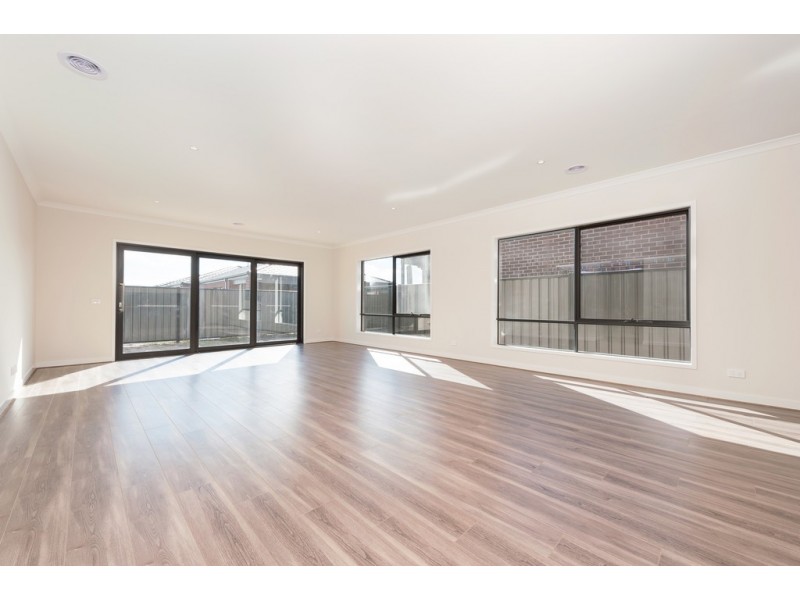 7 Scoria Circuit, Craigieburn VIC 3064