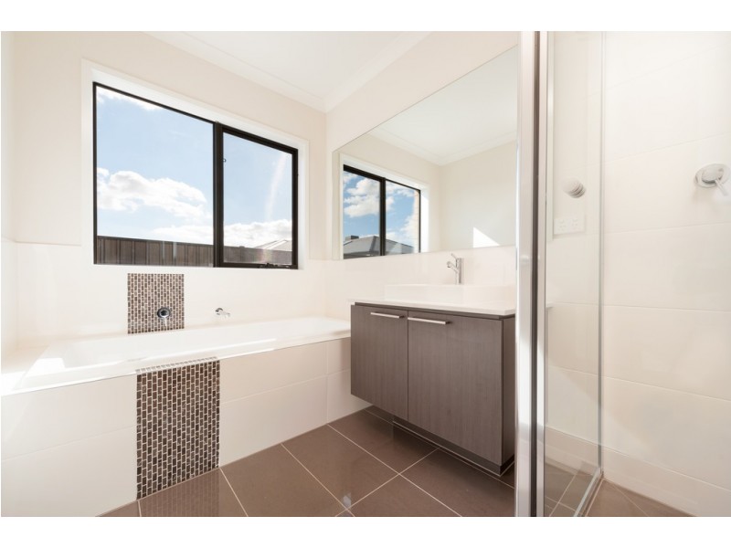 7 Scoria Circuit, Craigieburn VIC 3064