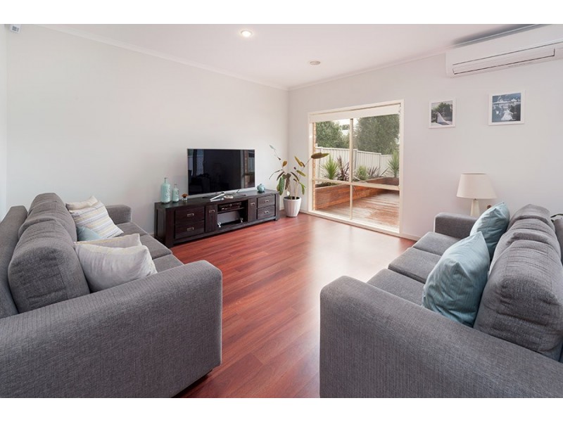 15 Crossdale Green, Craigieburn VIC 3064
