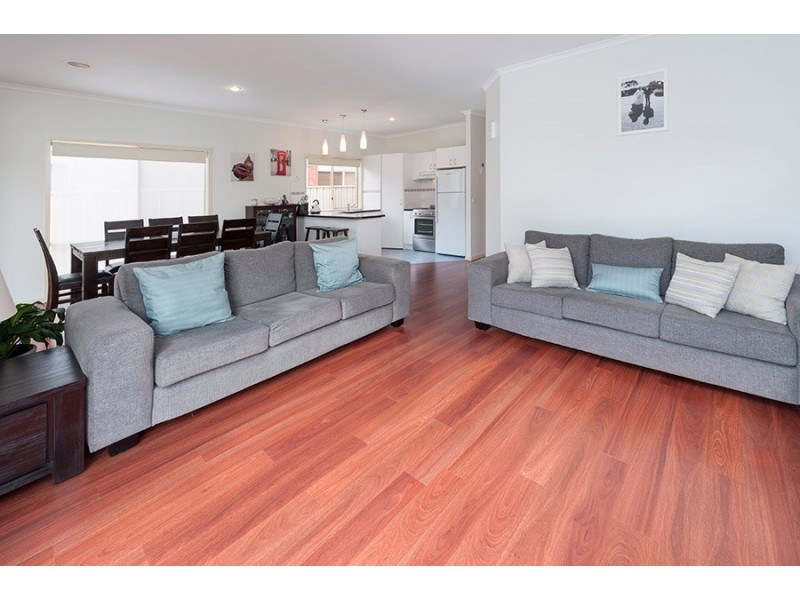 15 Crossdale Green, Craigieburn VIC 3064