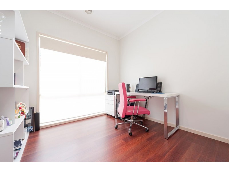 15 Crossdale Green, Craigieburn VIC 3064