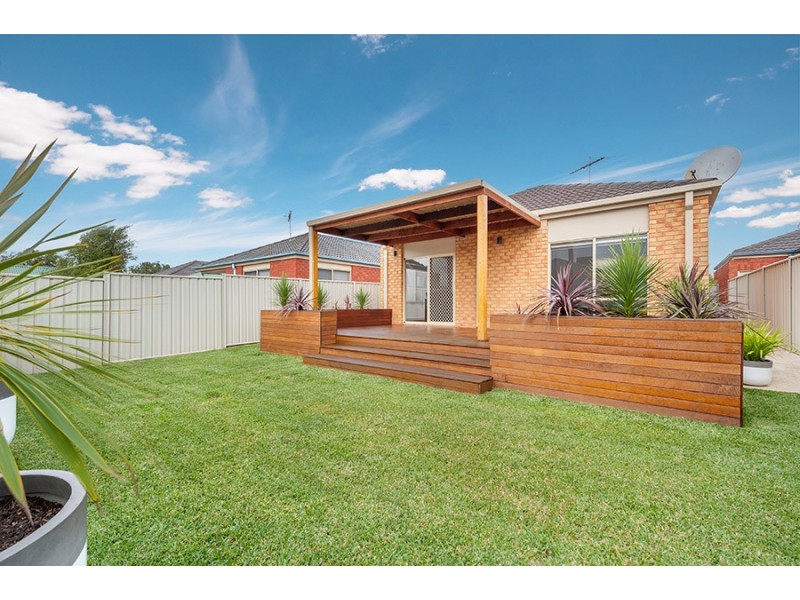 15 Crossdale Green, Craigieburn VIC 3064