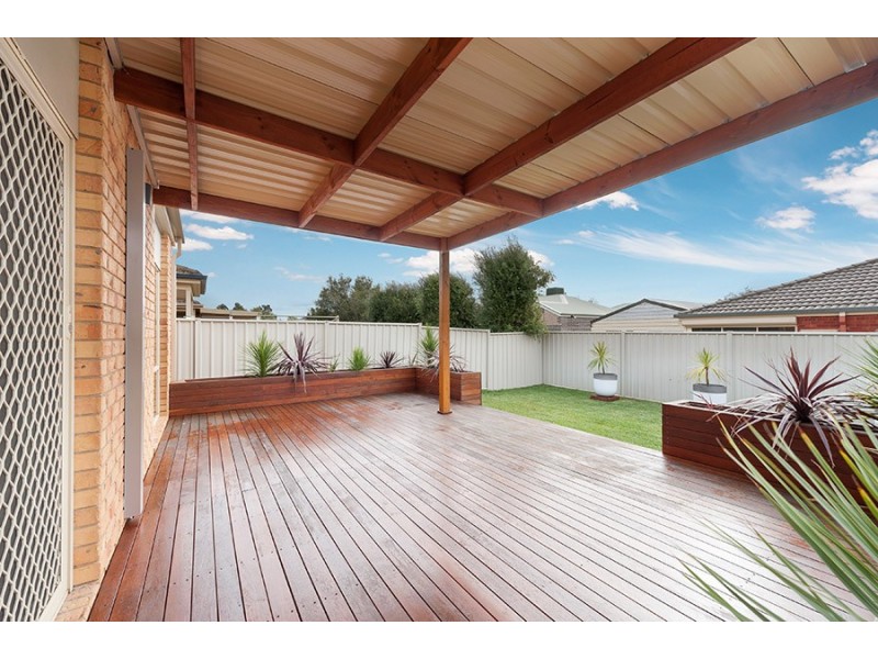 15 Crossdale Green, Craigieburn VIC 3064