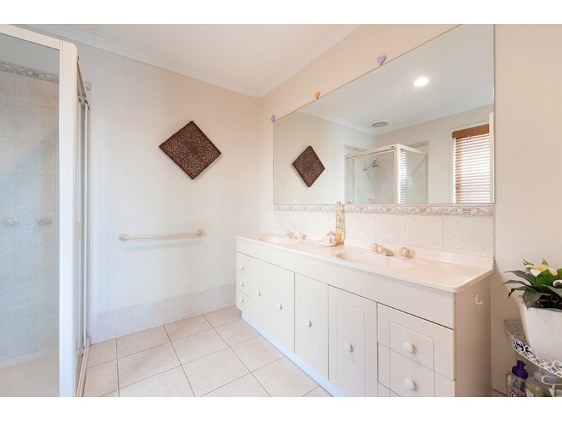 30 Mulberry Pass, Craigieburn VIC 3064